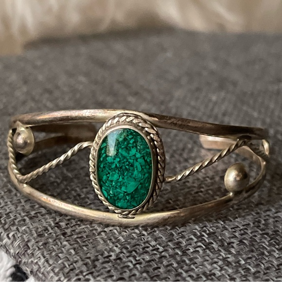Vintage | Green Turquoise Chip Inlay Stamped Alpaca Mexico Cuff Bracelet - Picture 2 of 16